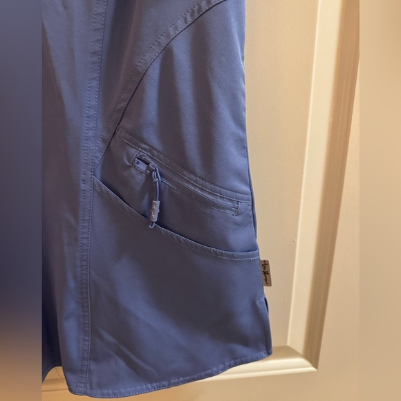 Blue V-Neck Scrub Top - Picture 4 of 5